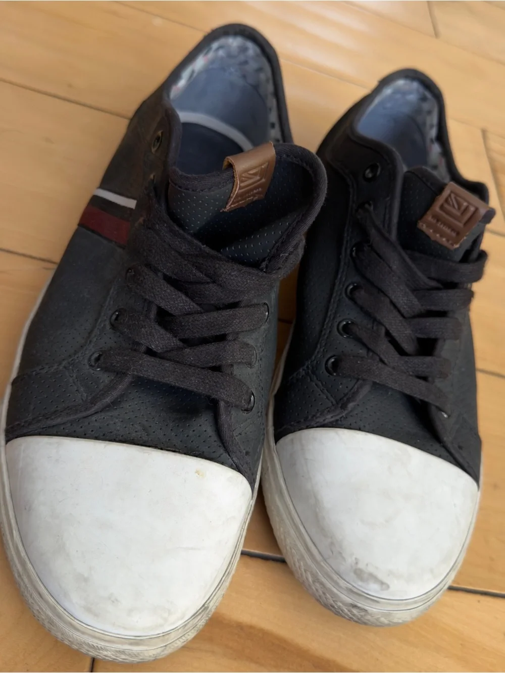 Men's Ben Sherman Black Low-Top Casual Sneakers with Red & White Stripe